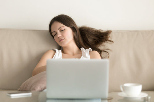 Why Adults Should Take Short Naps (And Why It’s Not “Lazy”)
